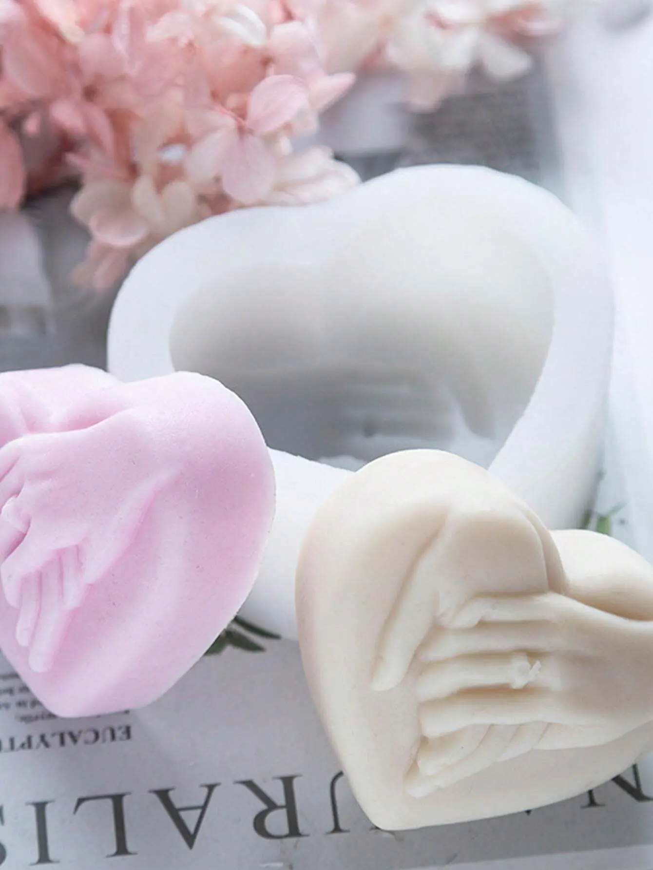 1pc Heart Shaped Hand In Hand Valentine's Day Silicone Mould For Baking & Candle Making