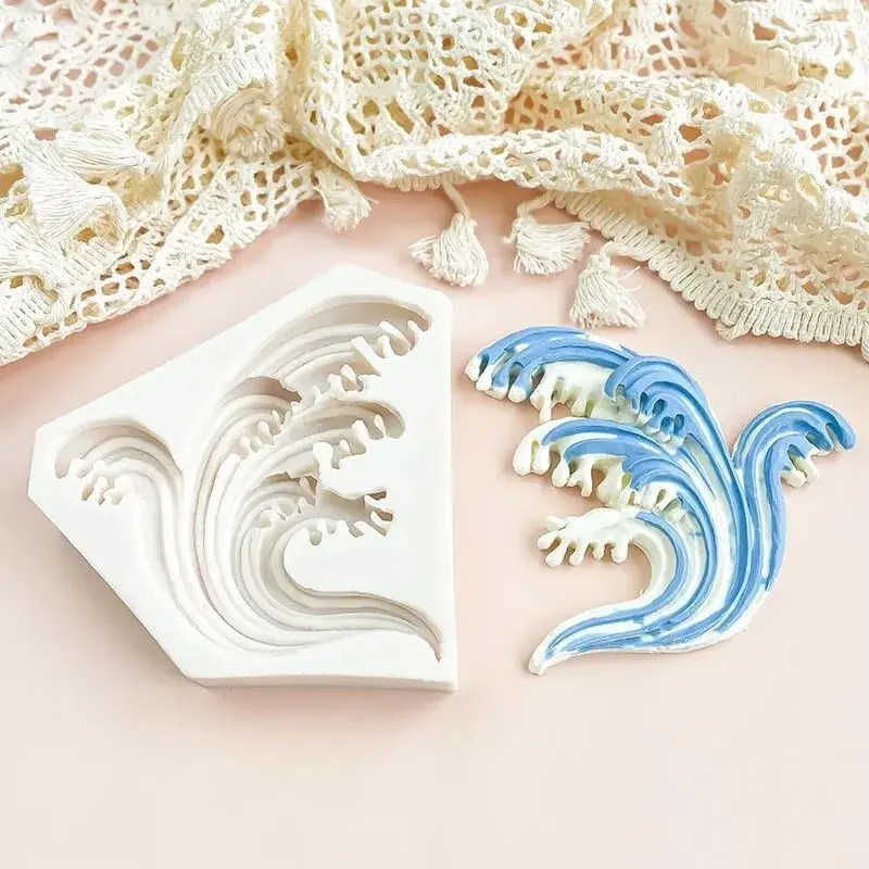 Large Sea Wave Spray Liquid classic brooch Silicone Mould