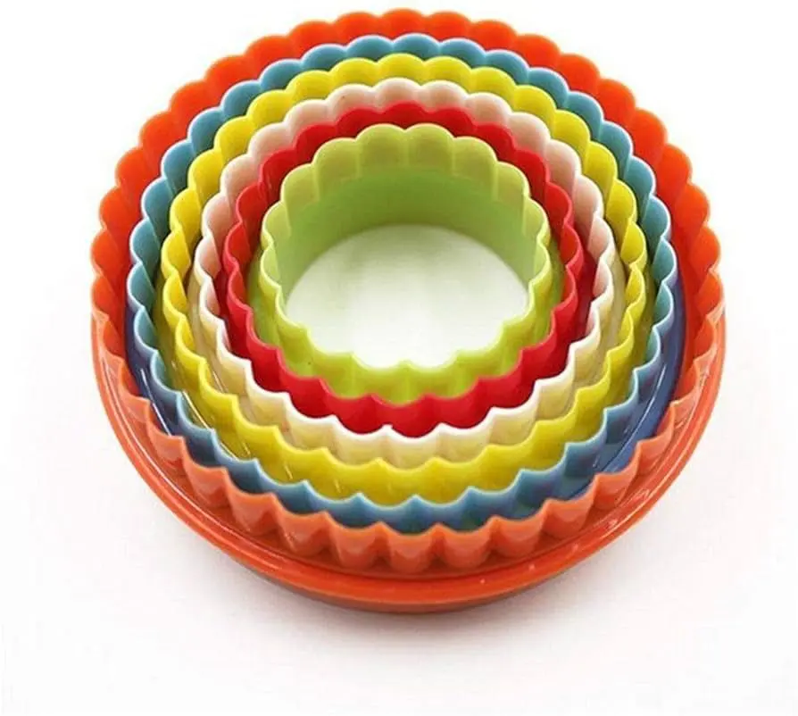 Cake Decor Plastic 5 pcs Round Shaped Plastic Cookie Biscuit Pastry Fondant and Cake Cutter