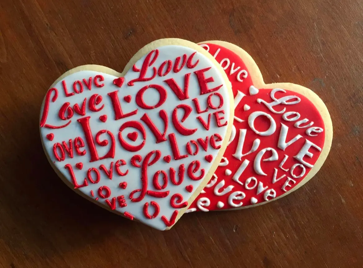 1 pcs love shaped in heart icing stencil