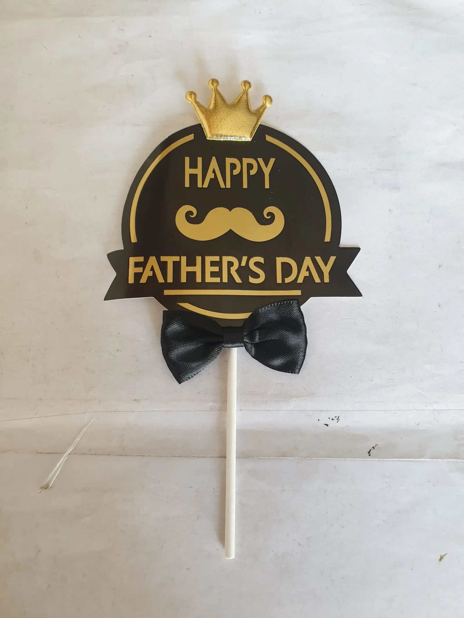 Happy fathers day with crown and bow cake topper