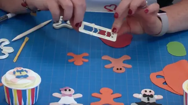 Cake Decor 2Pcs Gingerbread Man Shape Plastic Fondant Cookie Cutters