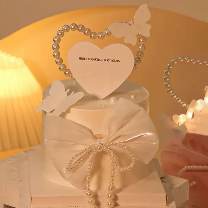 1 pcs pearl heart shaped cake topper