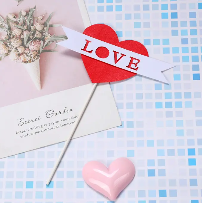 1 pcs red heart love topper
