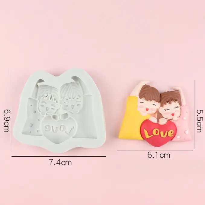 Couple holding hearts silicone mould
