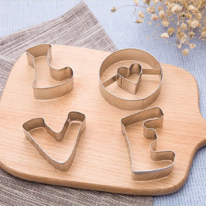 4pcs Love Cookie Cutter plunger set
