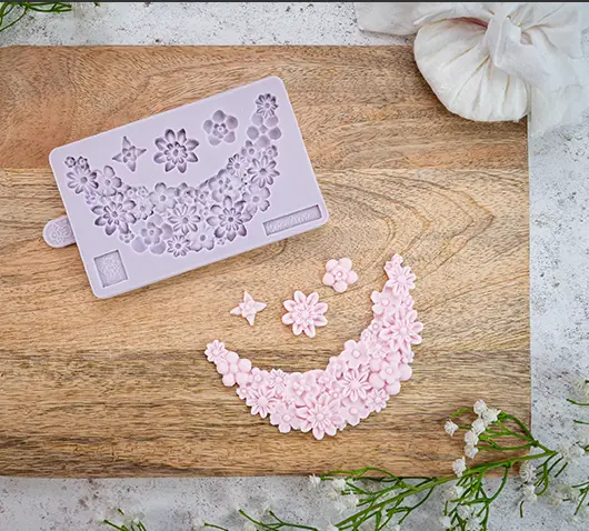 Curved detailed Flower boarder silicone mould