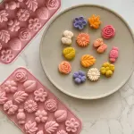 18 CAVITY FLOWERS, LEAVES, CANDY BOWS SILICONE MOuld