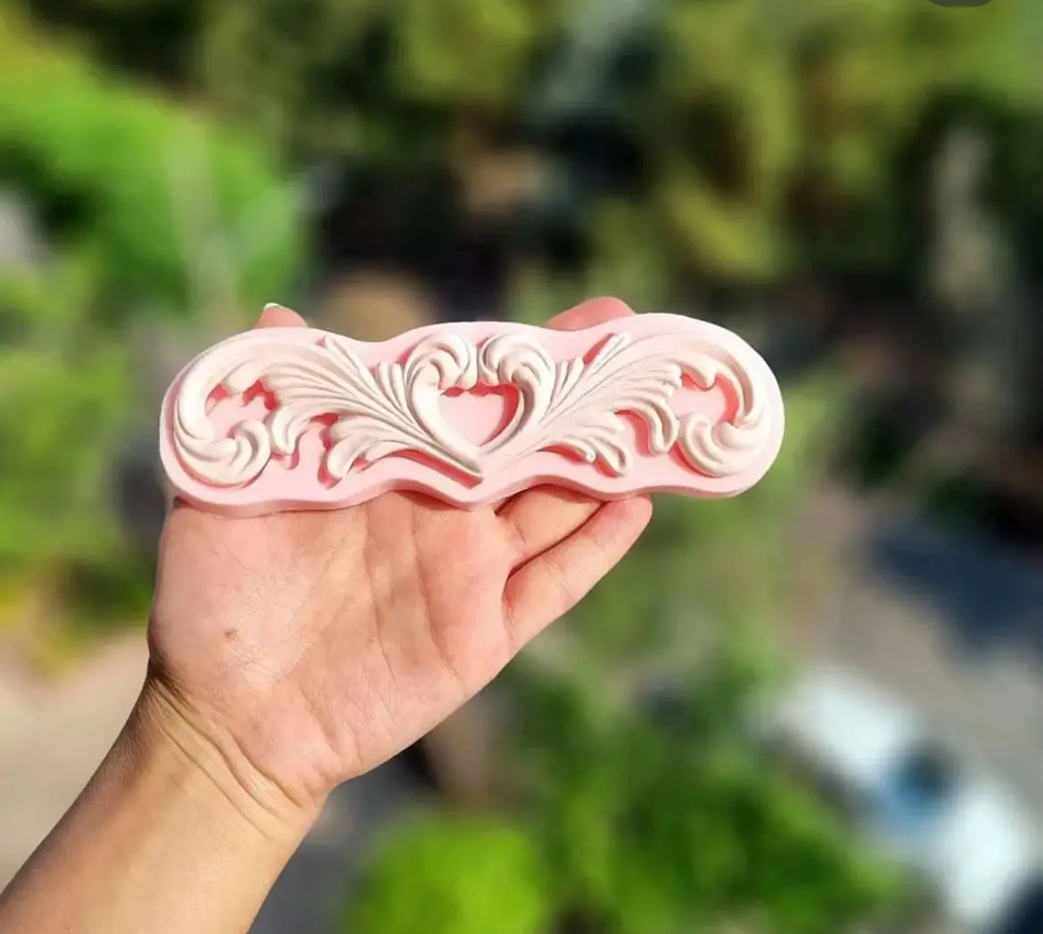 Tiara classic boarder silicone Mould